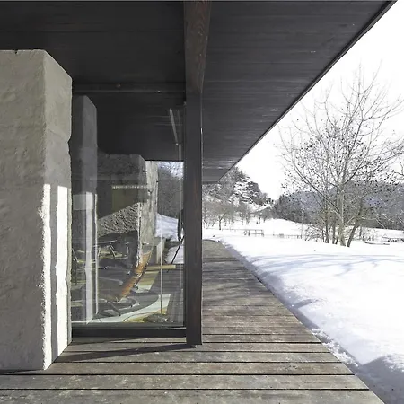 Good Retreat With Sky Glass House