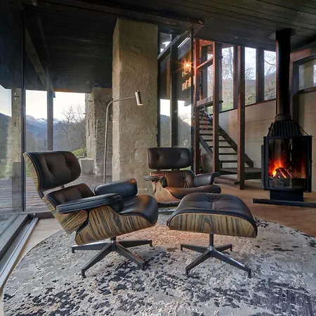 Good Retreat With Sky Glass House
